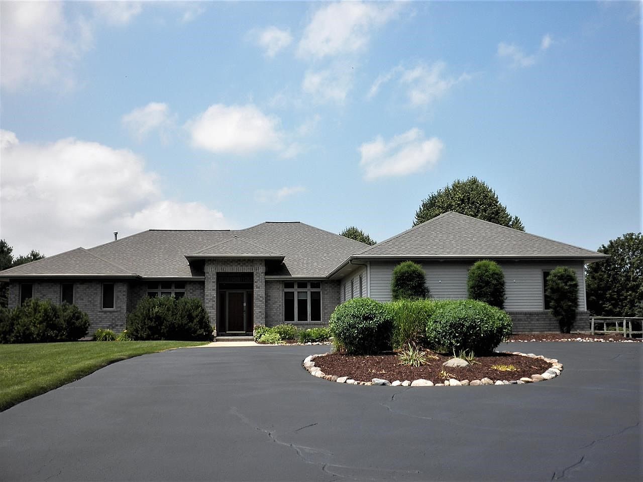 2908 Hidden Lake Ln, Suamico, WI 54313 Zillow