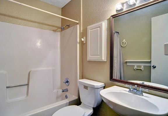 4th image of 2962 McKinley Ave