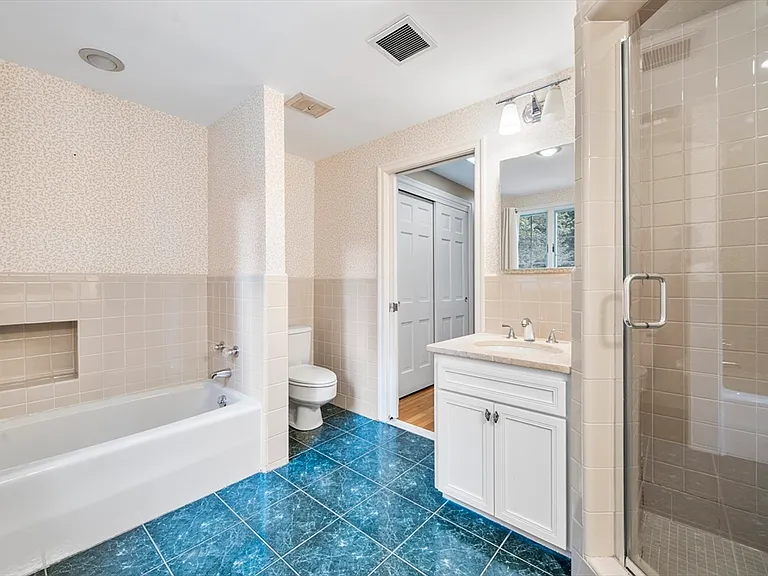 131 Montvale Rd — Photo 15