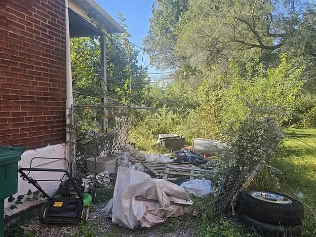 3 bed, 918 sqft, $885 — Photo 3