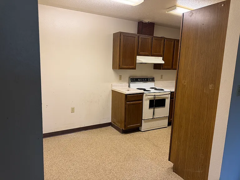 302 Main St N #7 — Photo 3