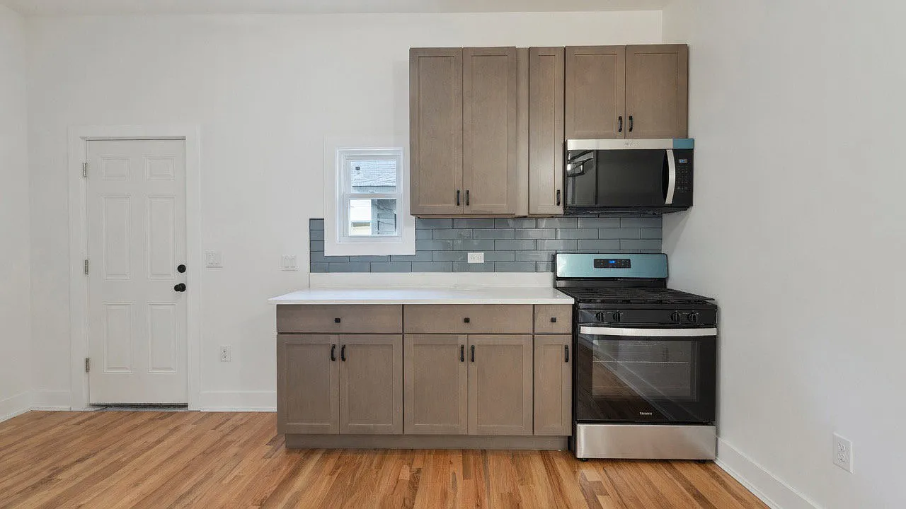 2 bed, 1.0 bath, $2,595 — Photo 3
