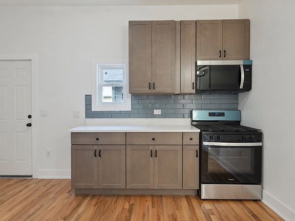 2nd image of 1742 N California Ave APT 2R