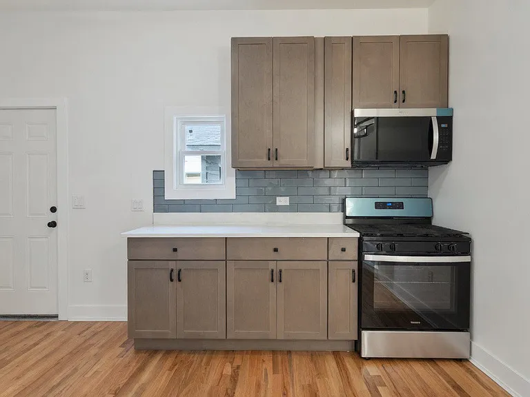 1742 N California Ave #2R — Photo 2
