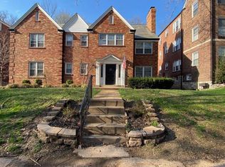 7553 Oxford Dr, Clayton, MO 63105