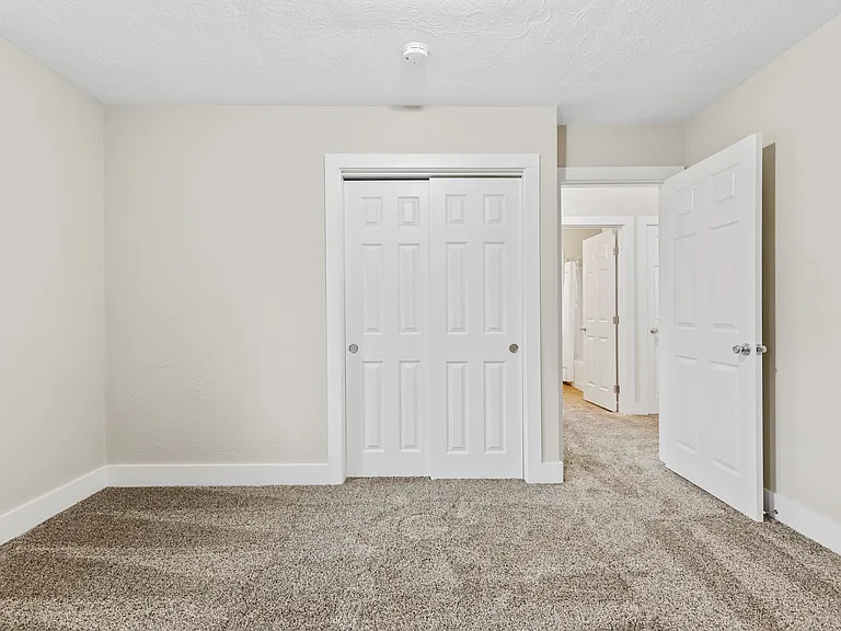 235 Riviera Dr NE — Photo 16