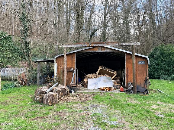 2nd image of 580 Hale Brook Rd