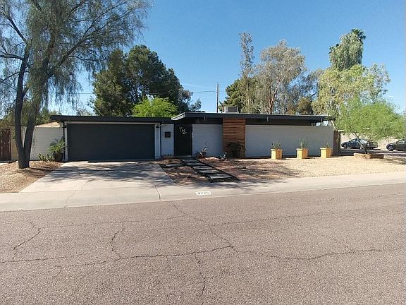 3rd image of 3725 E Poinsettia Dr