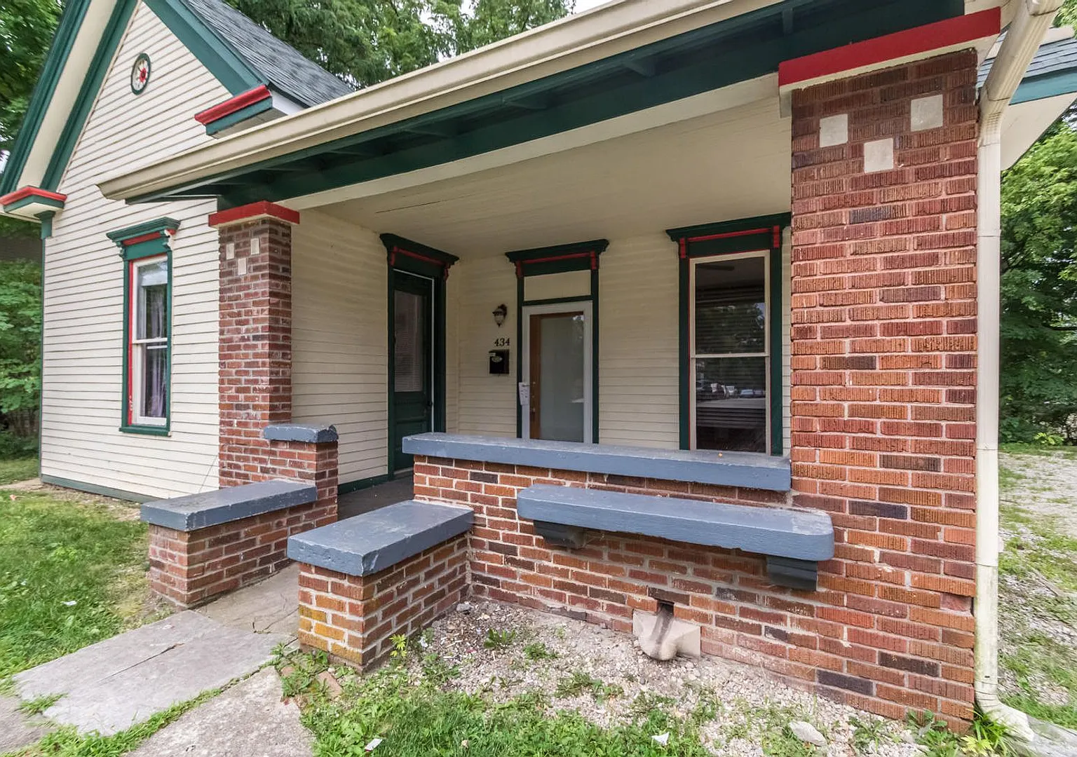 434 E 2nd St - 5Bed/3Bath - New Remodeled! — Photo 2