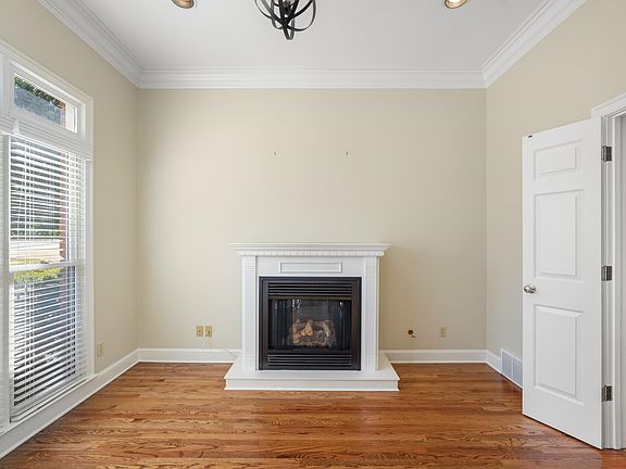3rd image of 2198 Dogwood Oaks Dr