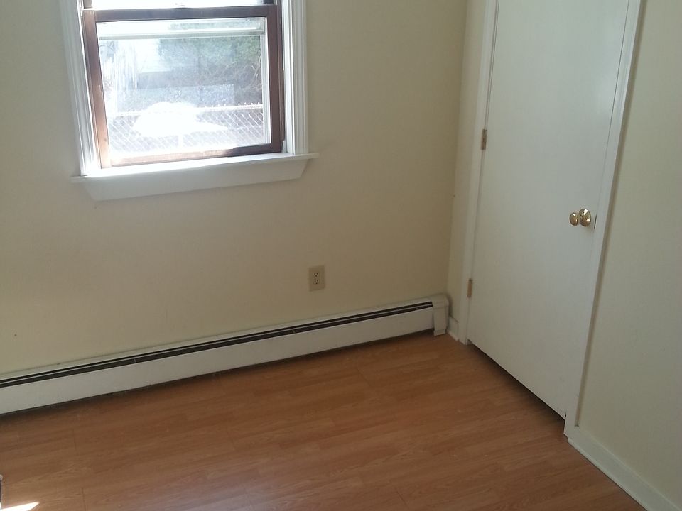 58 Prospect St Moosup CT Zillow