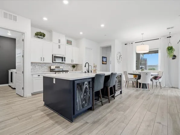 246 Tallis Hills Ave, Henderson, NV 89011