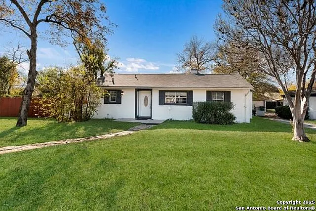 4 bed, 3.0 bath, 1949 sqft, $2,000 — Photo 1