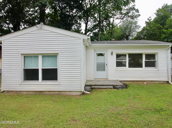 33 Weaverville Rd, Freehold, NJ 07728