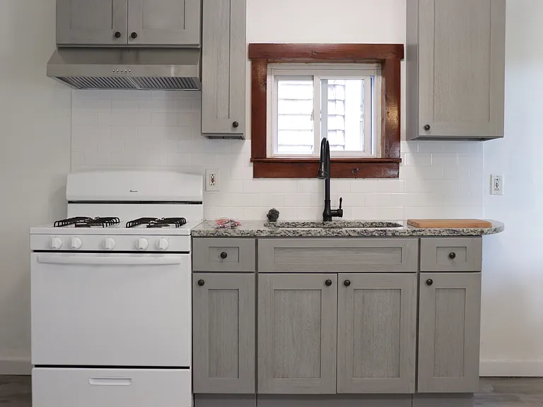 1033 Flemington St — Photo 15