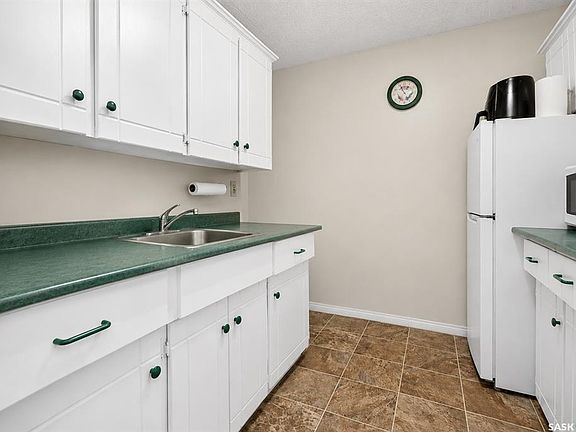 3rd image of UNIT 306-590 Laurier STREET
