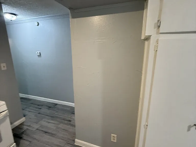100 E Brown St — Photo 8