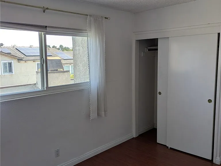 2105 Mathews Ave #10 — Photo 8