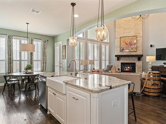 2nd image of 640 Abbey Ln