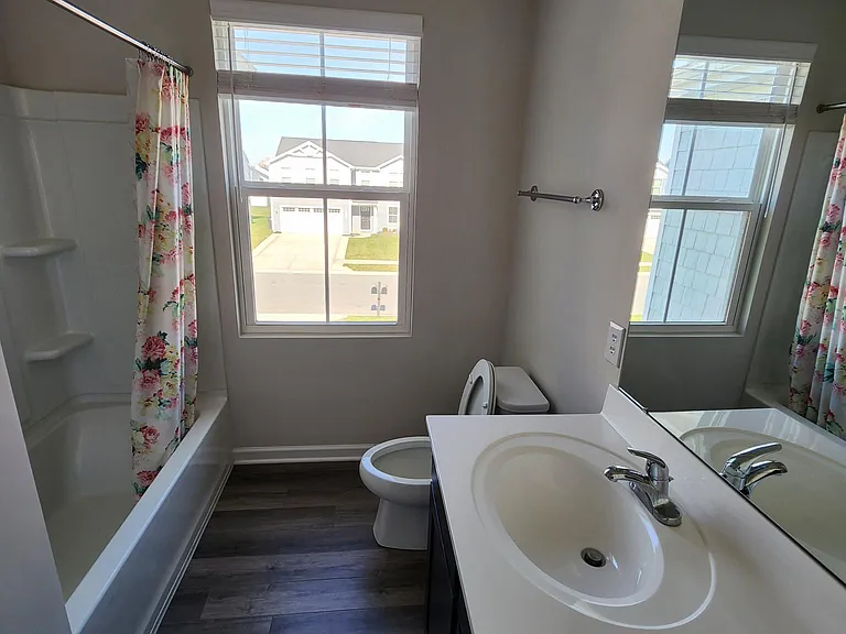 9760 Oak Grove Dr — Photo 14