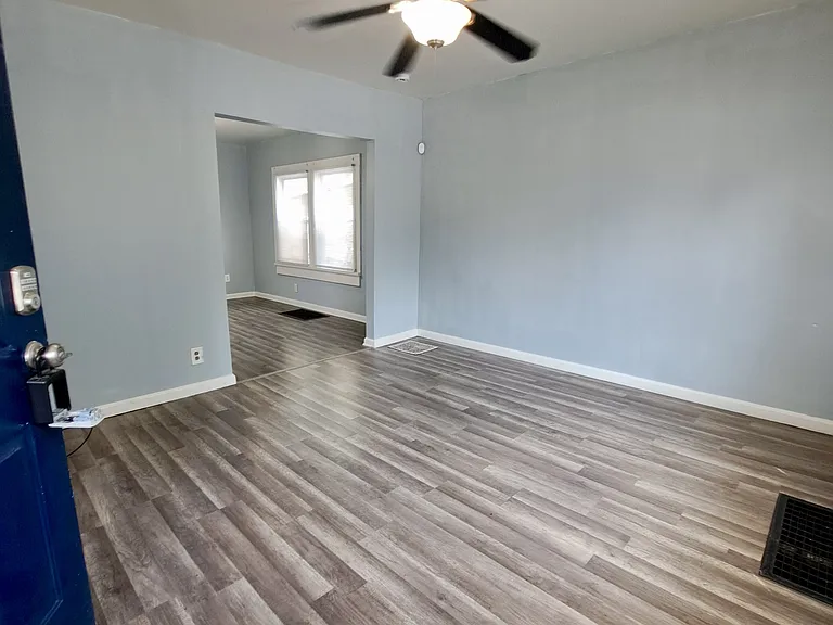 161 S Harbine Ave — Photo 2