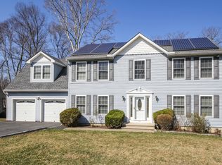 107 Valley View Rd, Cortlandt Manor, NY 10567