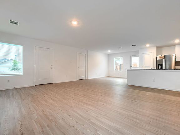 5th image of 4044 Equestrian Dr