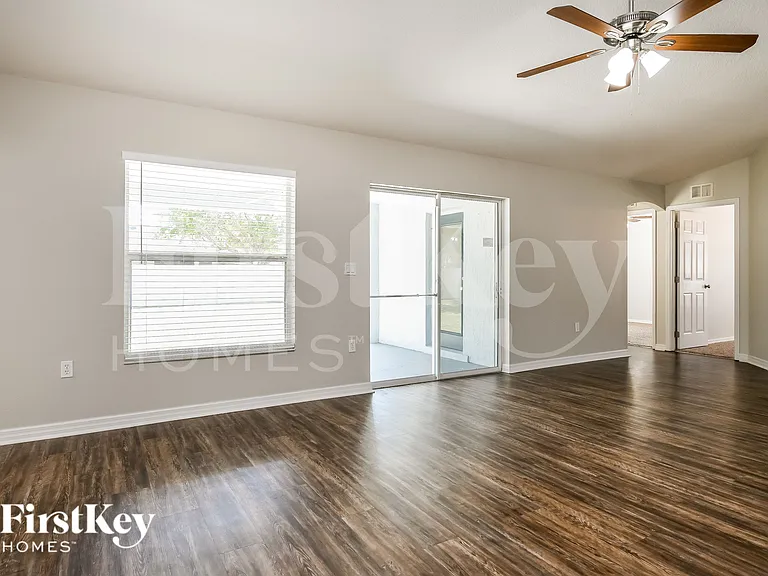 557 Reddicks Cir — Photo 3