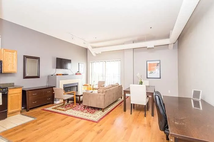 1000 E 53rd St #6 — Photo 8