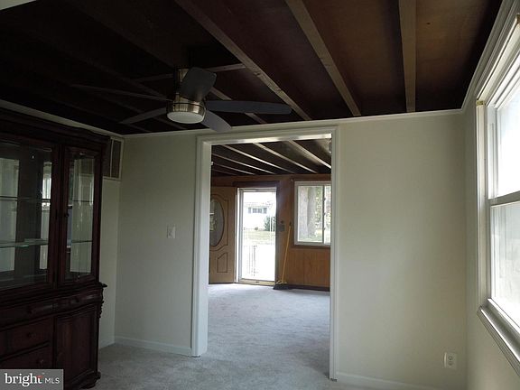 4th image of 1004 Somerset Dr
