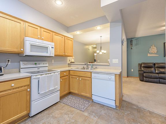 4th image of 353 Hayes Dr #14