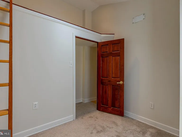 1439 E Oxford St — Photo 22