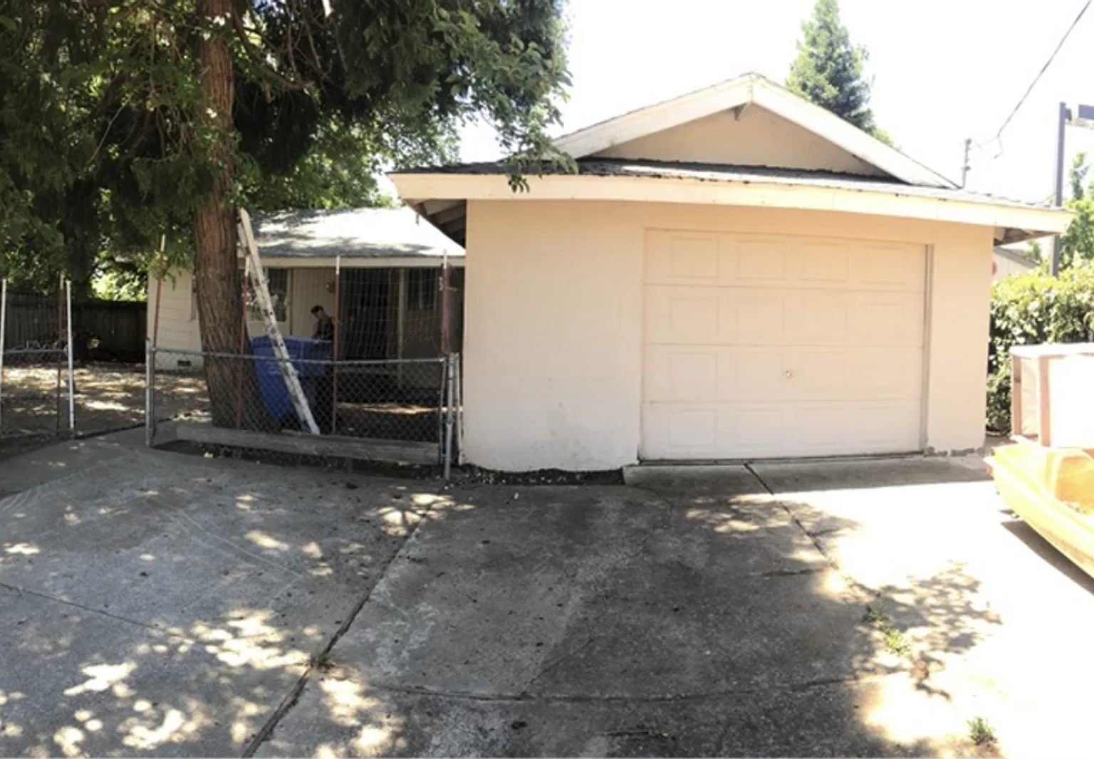 3BR/2BA Clearlake Oaks Home with Waterway Views, Fireplace & Detached Garage — Photo 1