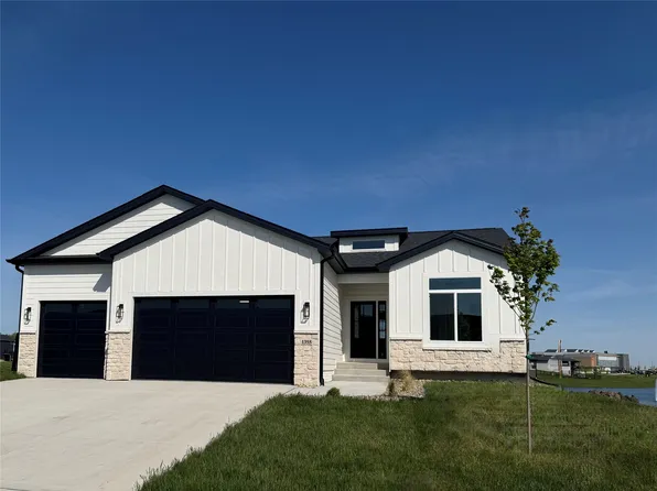 1355 NW Yorktown Dr, Waukee, IA 50263