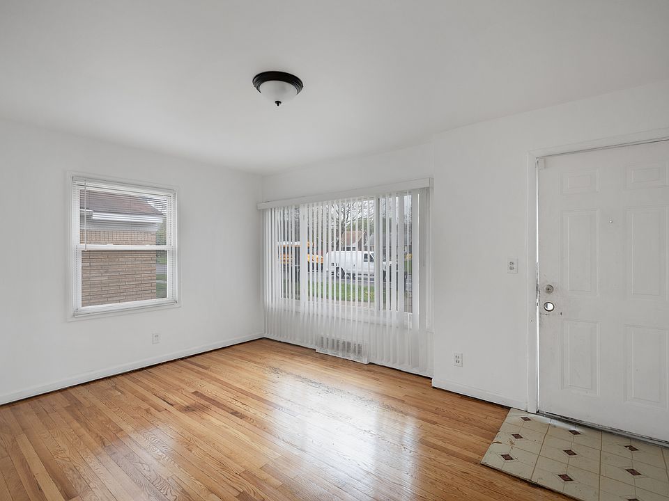 20720 Moross Rd, photo 4