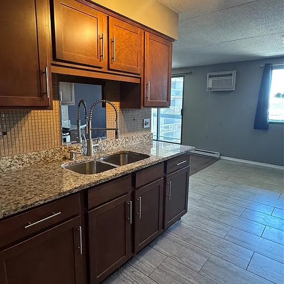 150 Park St W #1707 — Photo 5