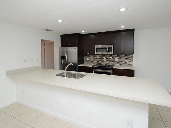 5th image of 16531 Country Club Cres #5