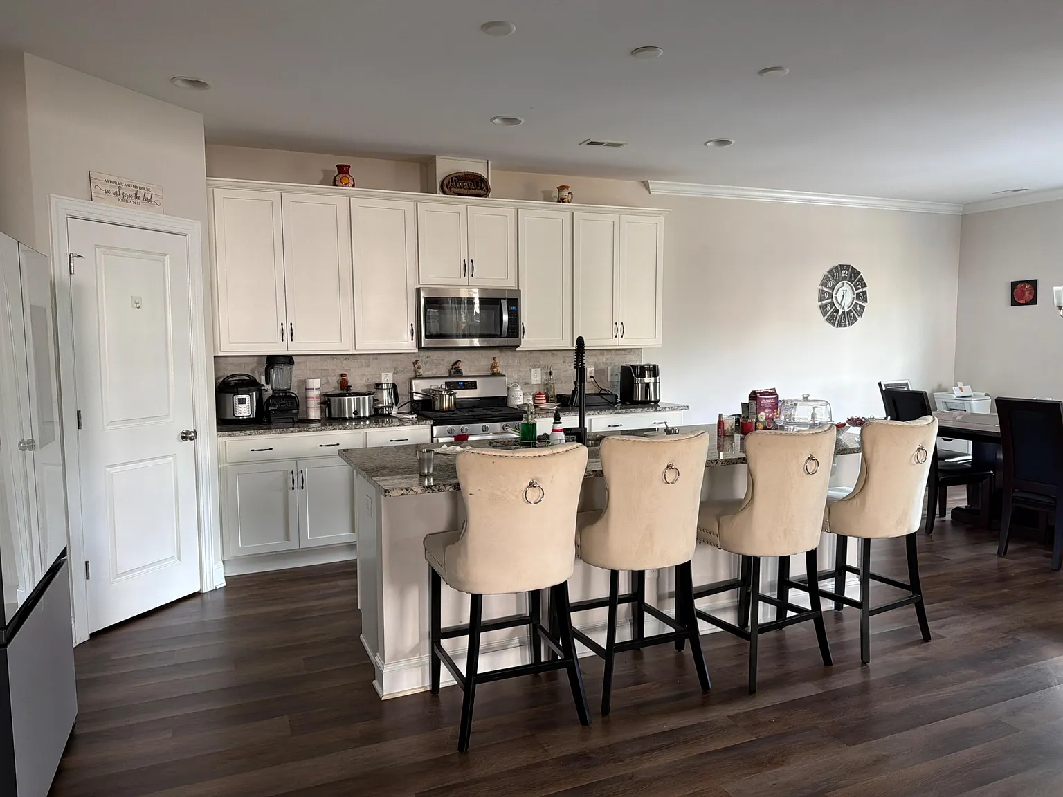 1 bed, 2.5 bath, 2755 sqft, $1,209 — Photo 3