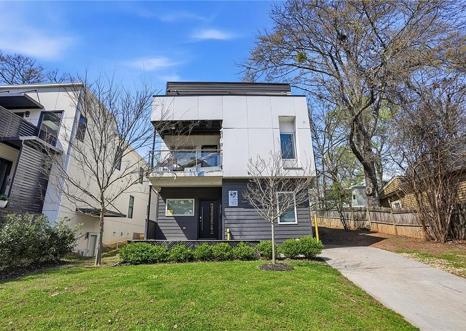 1st image of 1076 Center St NW