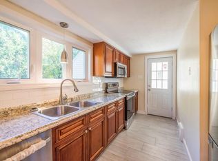 340 Amostown Rd, West Springfield, MA 01089