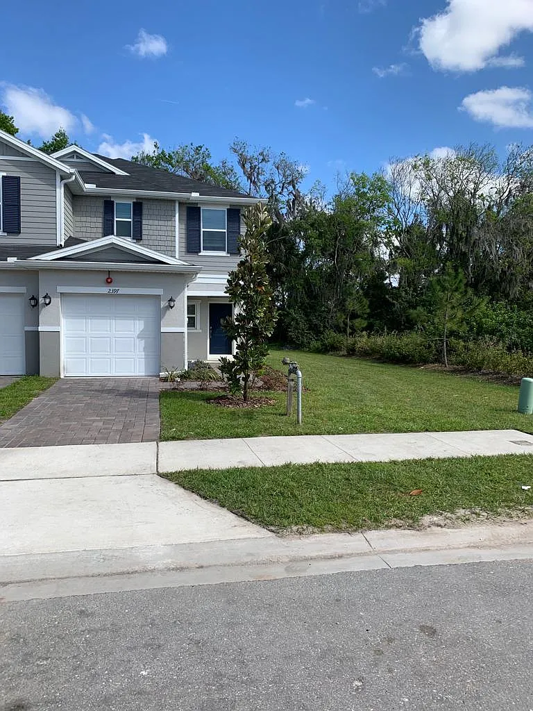 3 bed, 2.5 bath, 1685 sqft, $2,345 — Photo 1