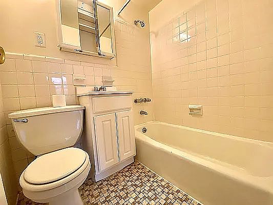 5th image of 125 W 81st St