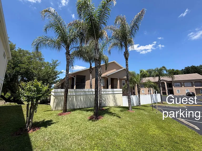 8824 Coral Palms Ct #B — Photo 25
