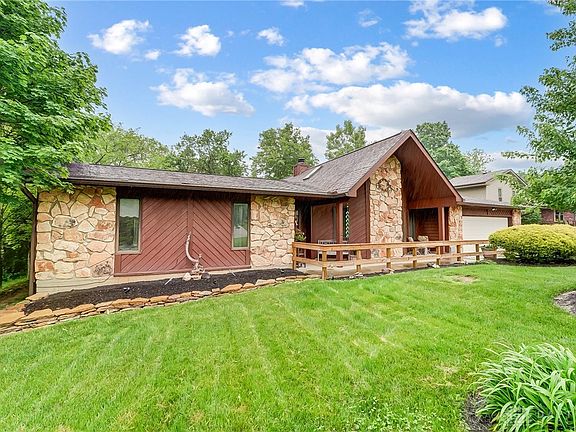 5th image of 536 Queen Eleanor Ct