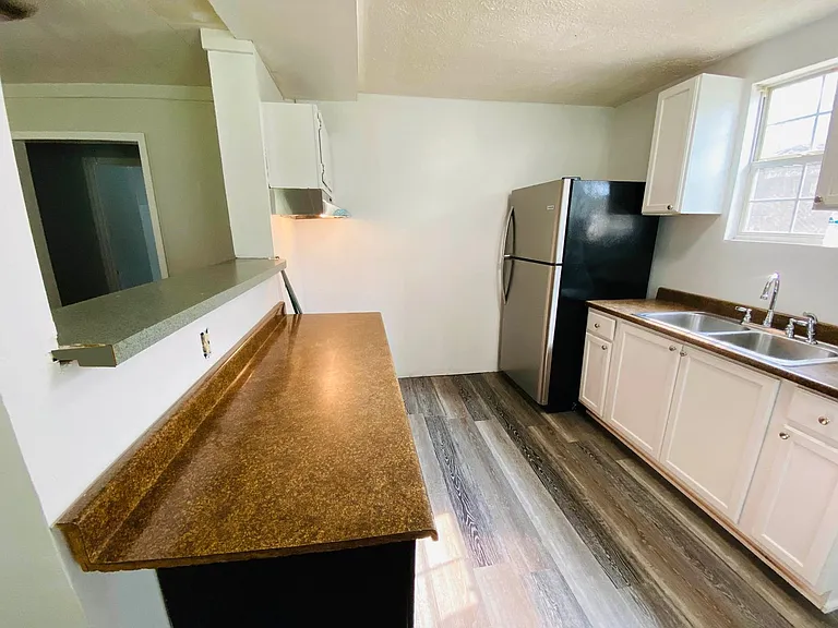 1260 Hillridge Dr — Photo 10
