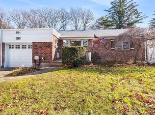 879 Niagara St, Elmont, NY 11003