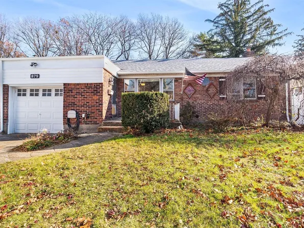 879 Niagara Street, Elmont, NY 11003
