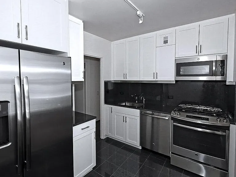 300 E 56th St #29J — Photo 4