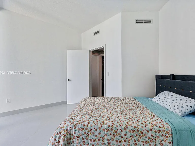 350 NE 24th St #1107 — Photo 16