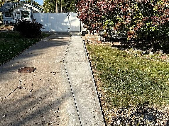 2nd image of 410 S Bowman Ave